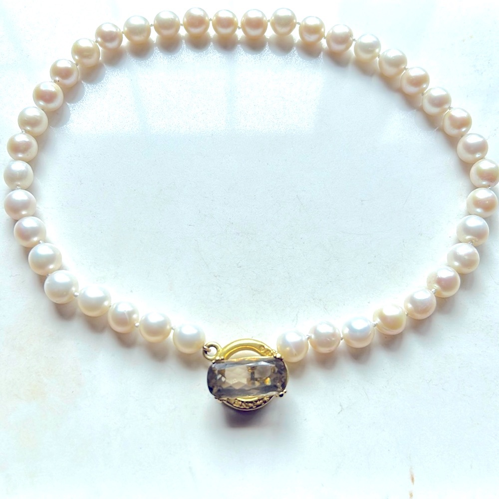 SLANE and SLANE 18k gold toggle pearl neck lace. Pearls 8.8-9.3mm. Necklace 16”